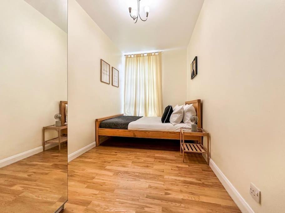 Spacious 4 Bed Flat Near London 02 Arena Greenwich 외부 사진